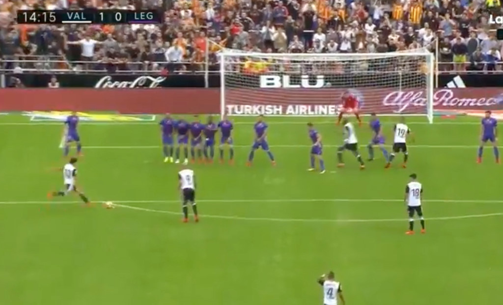 Thắng trận thứ 7 liên tiếp, Valencia bỏ xa Real Madrid 7 điểm